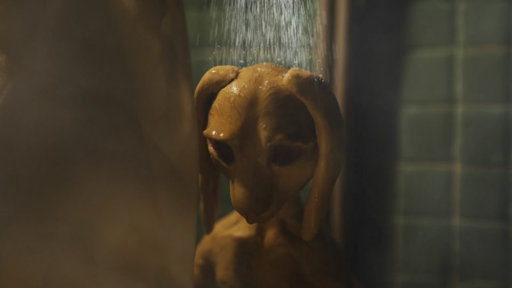 Stop Motion Puppe Mr. Rabbit in der Dusche