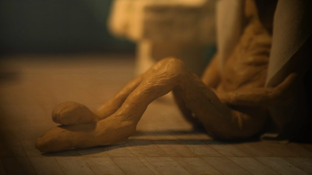 Stop Motion Puppe aus Mr. Rabbit's doll sitzt auf dem Boden