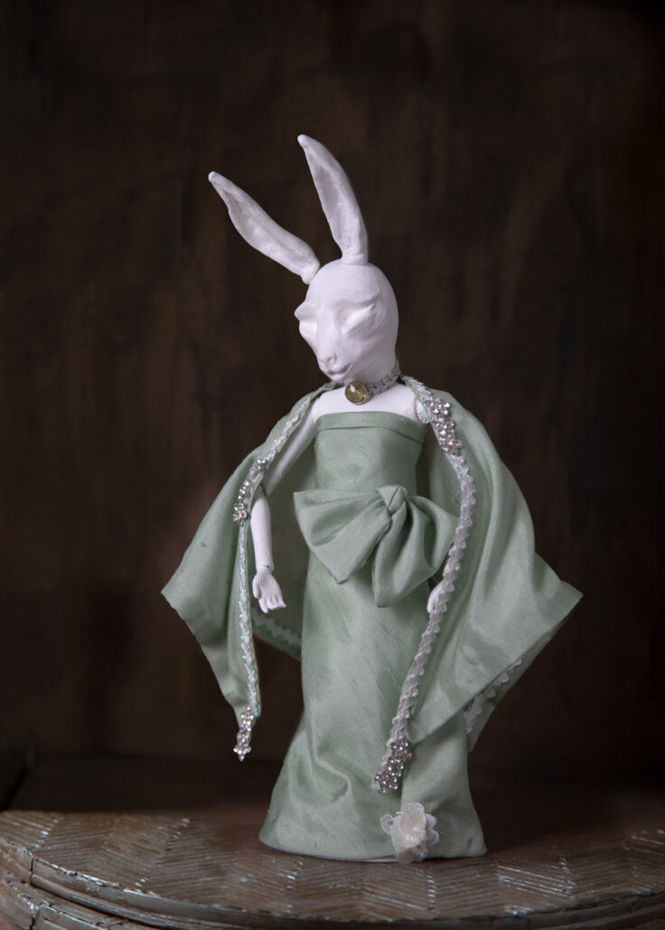 Charakter aus Mr. Rabbit's Doll - Hase mit Menschenkörper - die Puppe von Mr. Rabbit